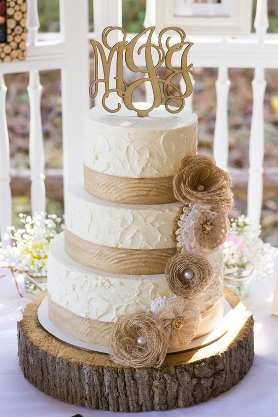 Rustic-Burlap-and-Lace-Wedding-Cake