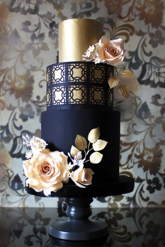elegant and romantic wedding cake