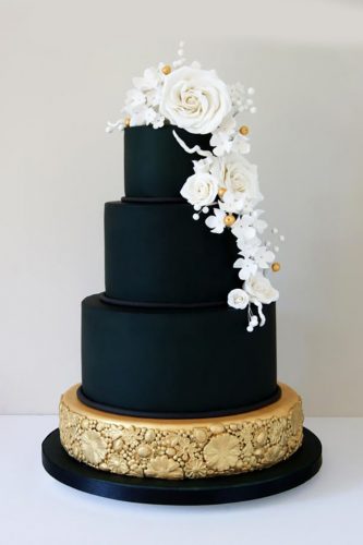 elegant wedding cakes with gold