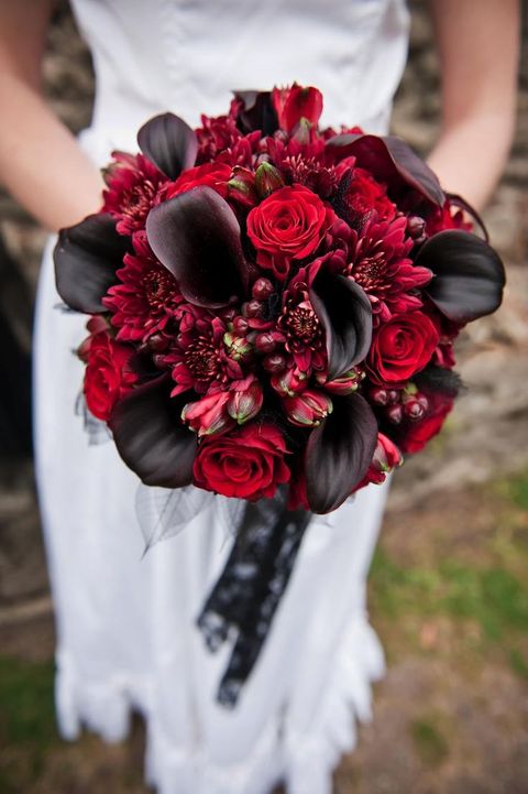 red lily bouquet wedding design
