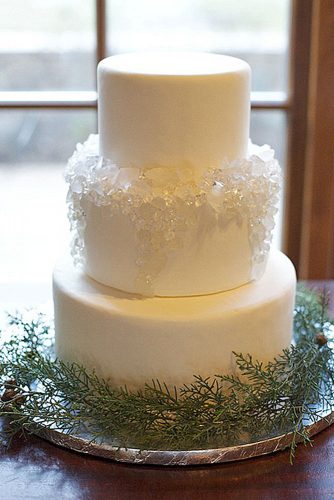 winter wedding cakes with icicles