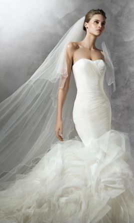 beautiful mermaid wedding gown