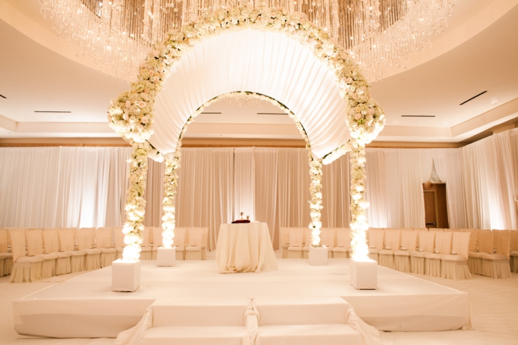 Luxury Wedding Reception with a Perfect And Awesome ...