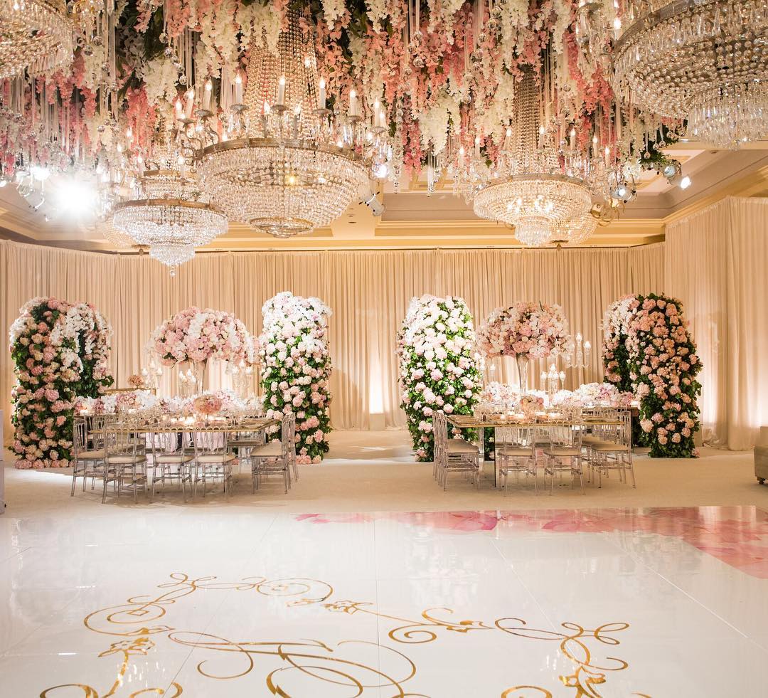 White Luxury Wedding  Decor  With Wonderful and Beautiful 