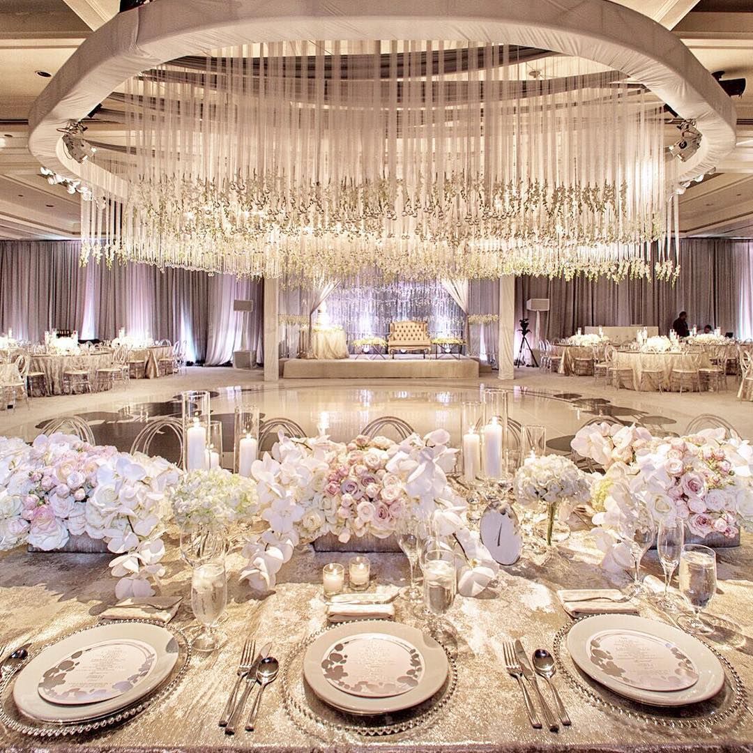 White Luxury Wedding Decor With Wonderful and Beautiful ...