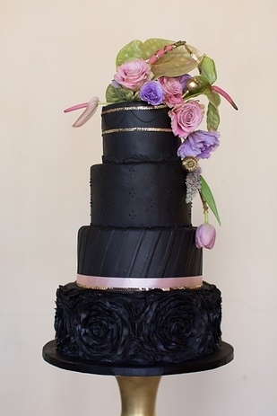 Elegant Black and White Wedding Theme Includes With Decorations, Cakes ...