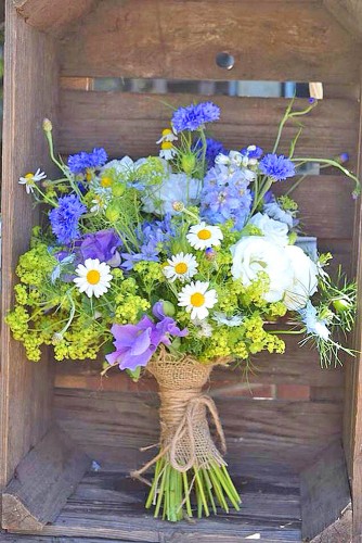 simple and chic blue wedding bouquet