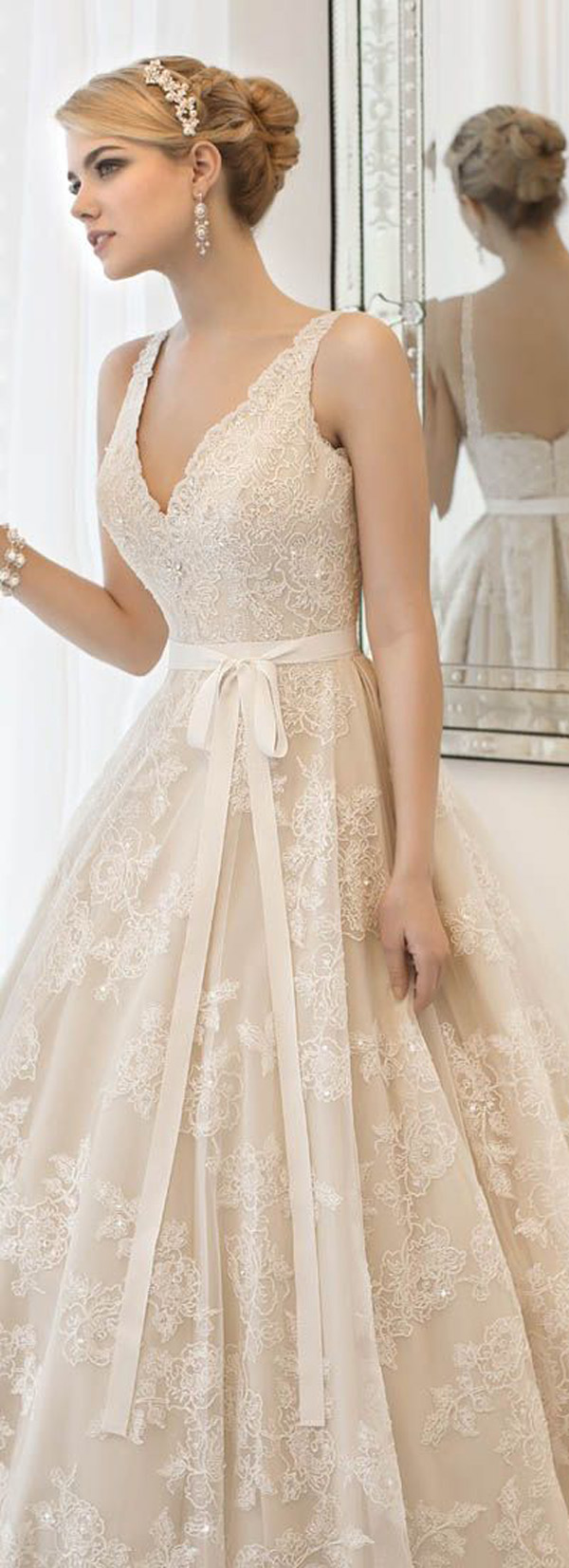 vintage-lace-wedding-dresses-with-ribbon
