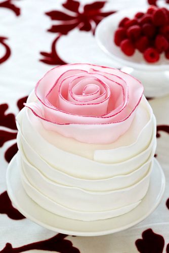 cute mini wedding cake design