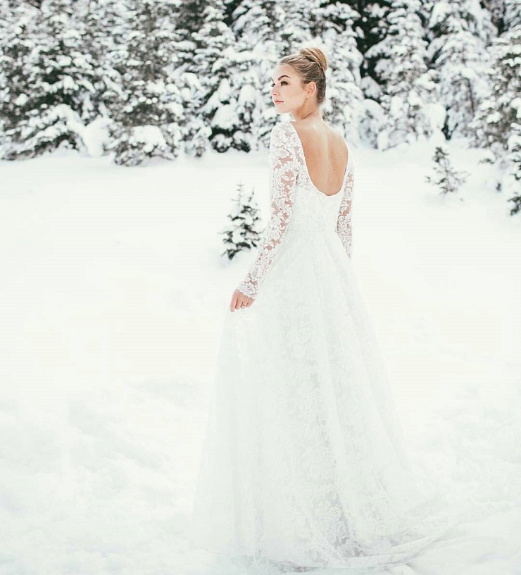 Simple Winter Wedding Gown Looks Gorgeous With a White Color and Lace Touch