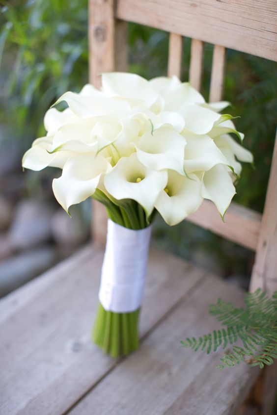 White Calla Lily Wedding Bouquets Showing Simple And Classic Impression For Your Moment 4583