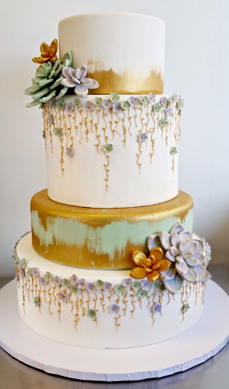 gold wedding cakes