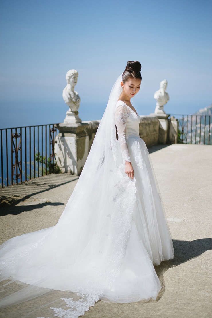 Simple Winter Wedding Gown Looks Gorgeous With a White Color and Lace Touch