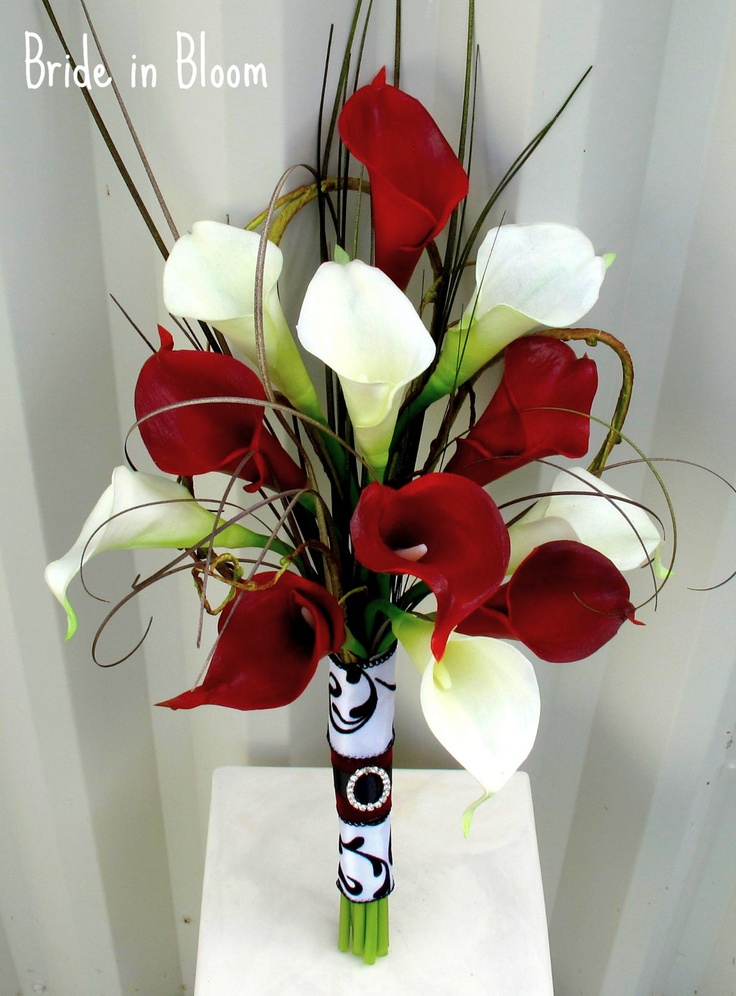 white and red calla lily bouquet 