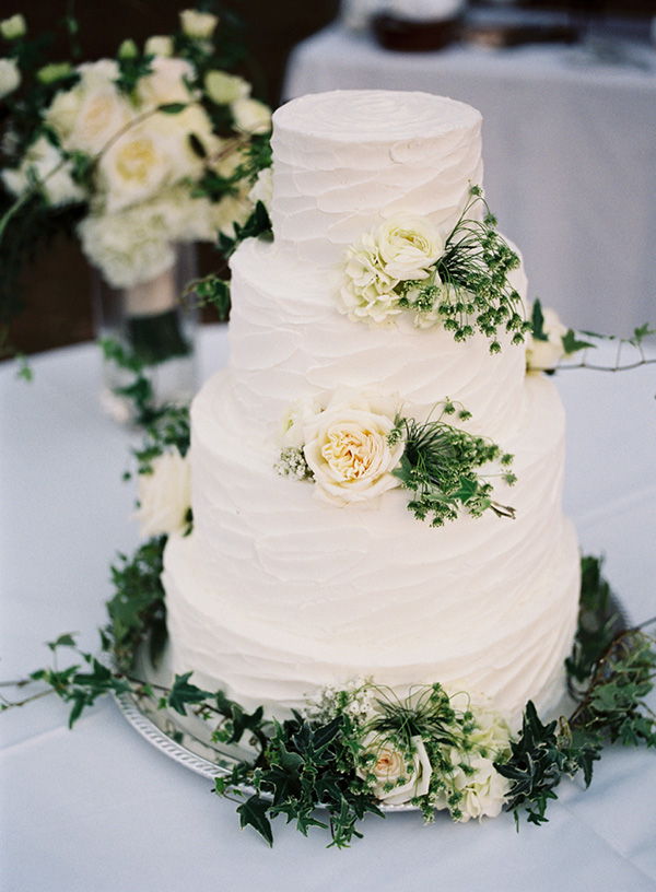 beautiful-white-and-greenery-wedding-cakes