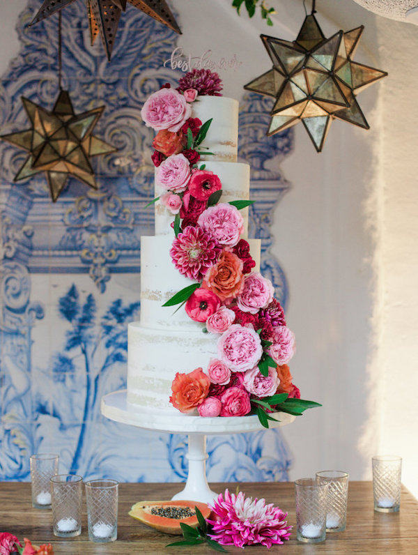 simple and chic wedding cake