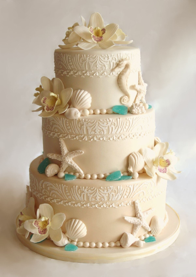 unique wedding cake with seashell