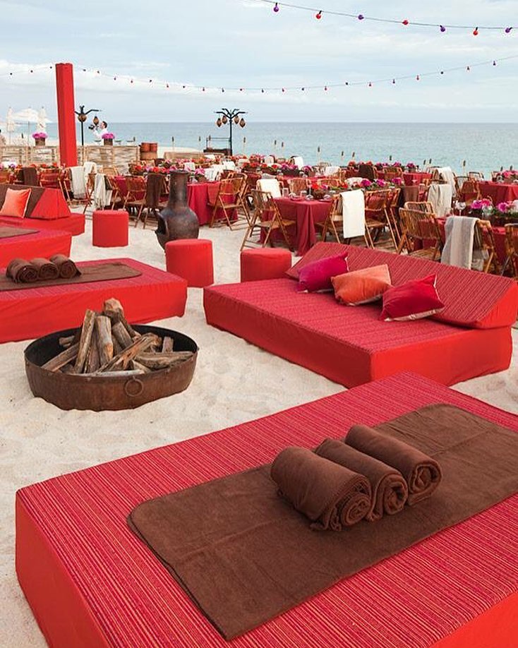 beach wedding decor with red color