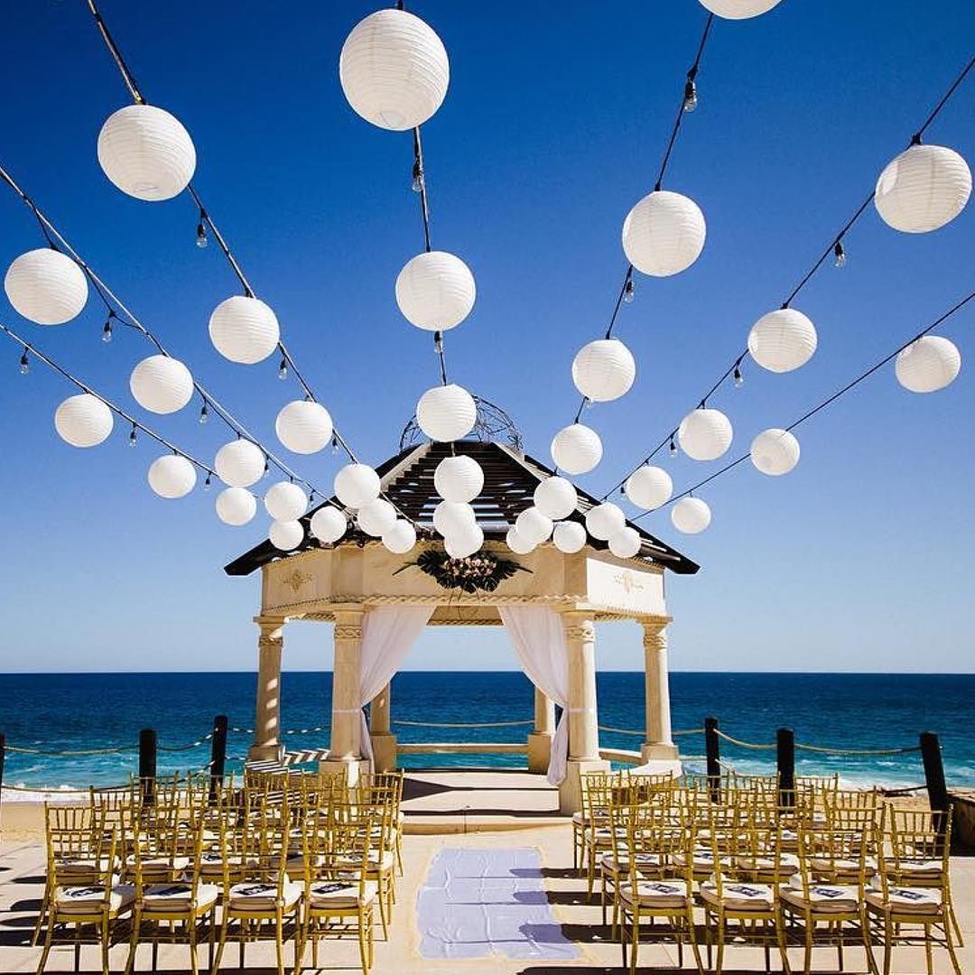 white lantern for beach wedding decor