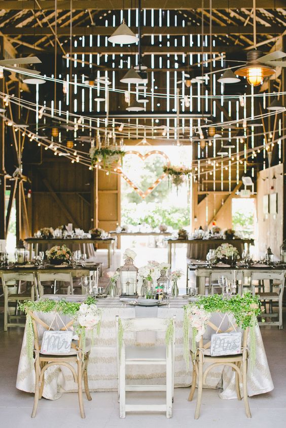 barn vintage wedding decor