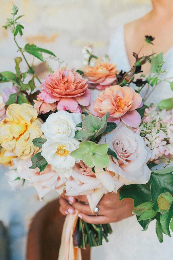 beuatiful small wedding bouquet