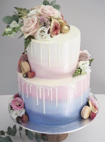 chic wedding cake with gradient blue color