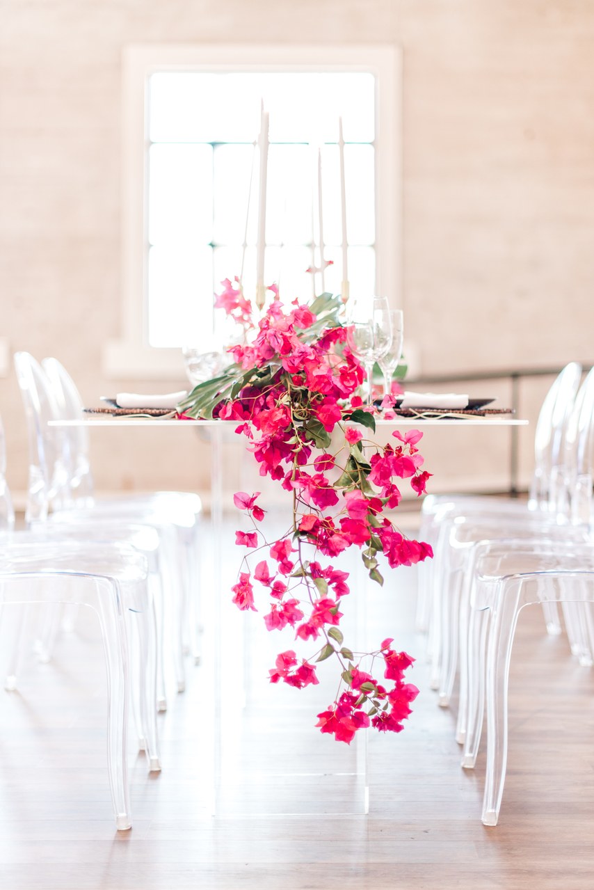 clear-based table and ghost chair for table set wedding