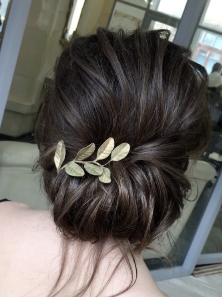 elegant hairbun hairstyle