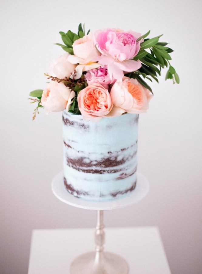 gradient blue wedding cake chocolate