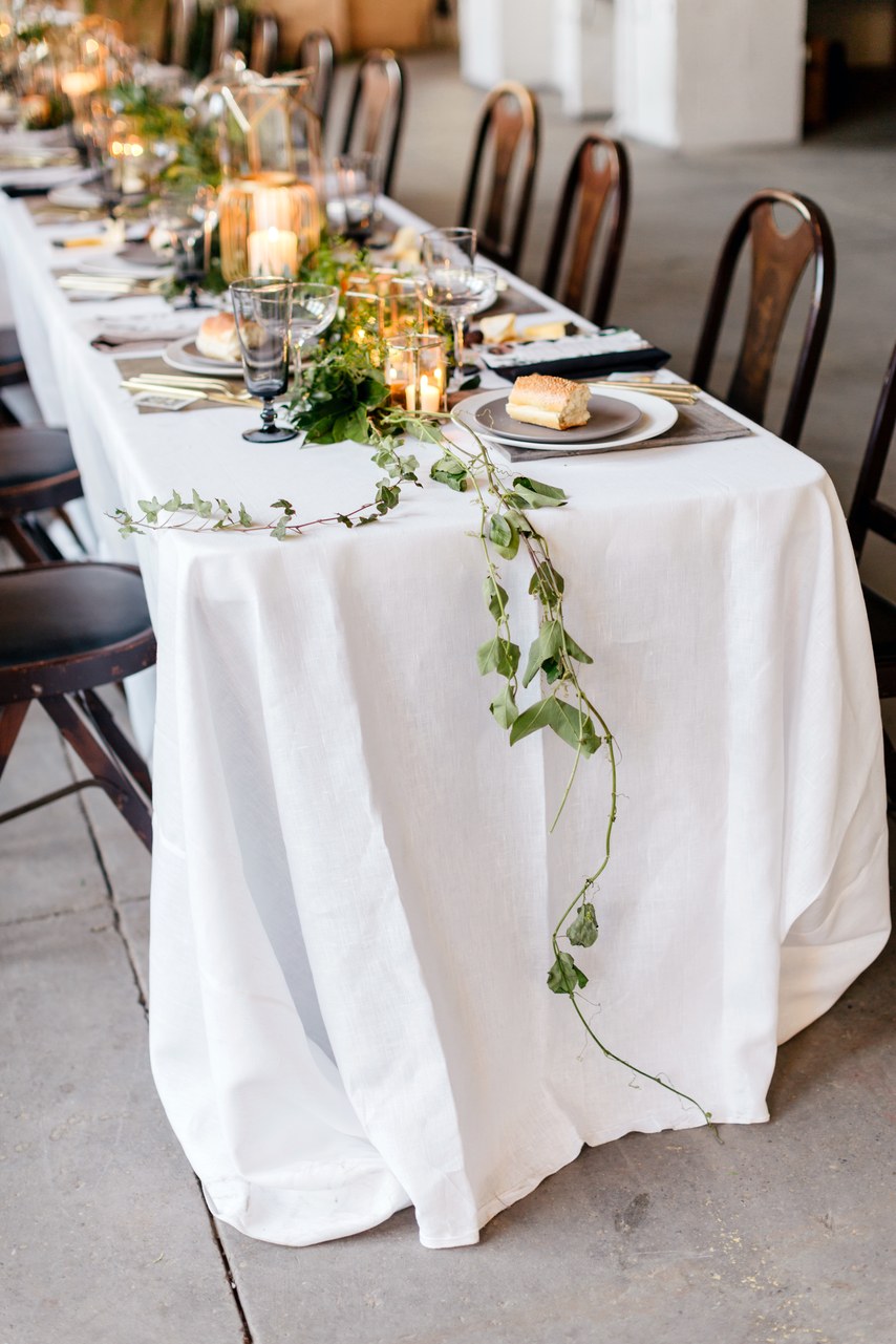 simple minimalist wedding table garland