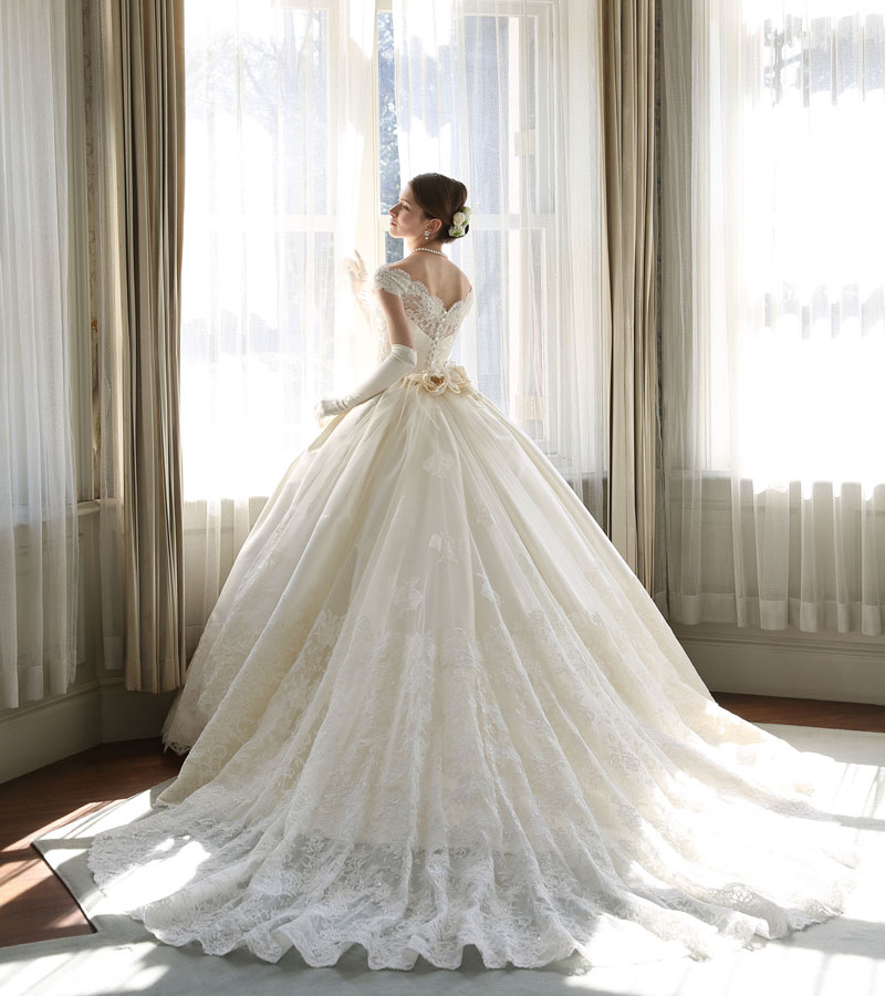 classic waist ball wedding gown