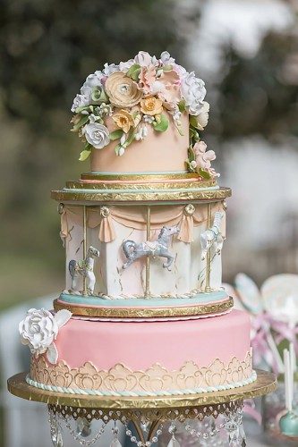 marry go round wedding cake ideas