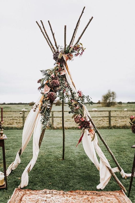 Pyramid arch for aesthetic boho wedding decoration