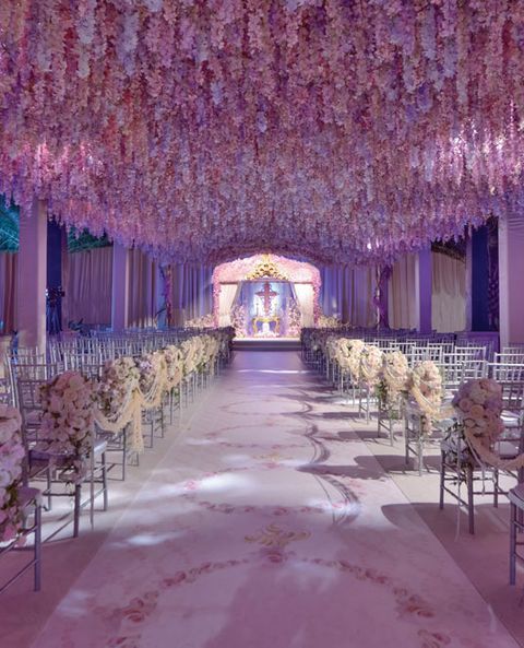 ceiling floral arrangemnts for stunning wedding venue