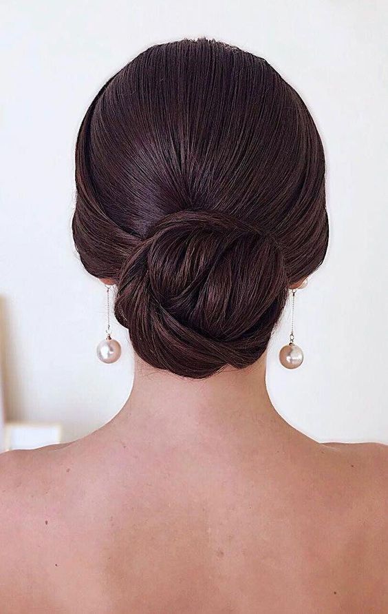 low bun hairstyle for simple wedding looks