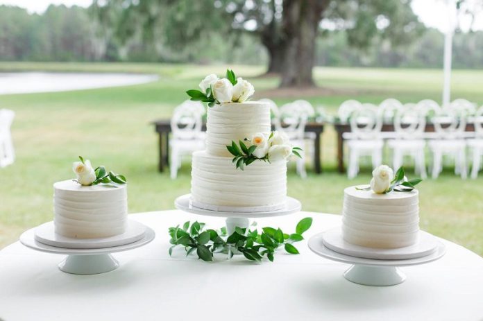 13 White and Greenery Wedding Cake Design for Natural Concept Idea