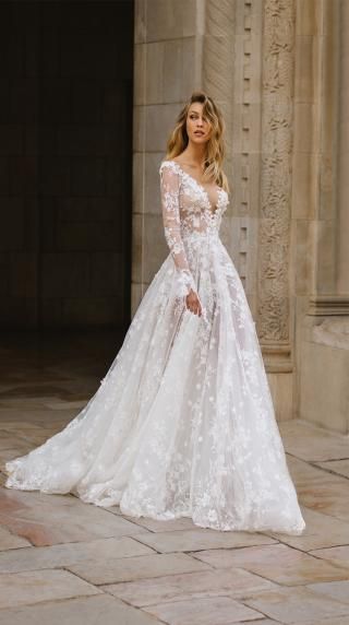 Beautiful Lace Dress for vineyard wedding 