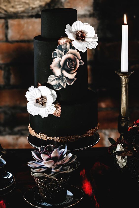 white and black wedding cake idea