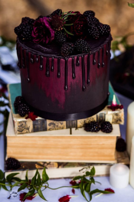 deep red cake design