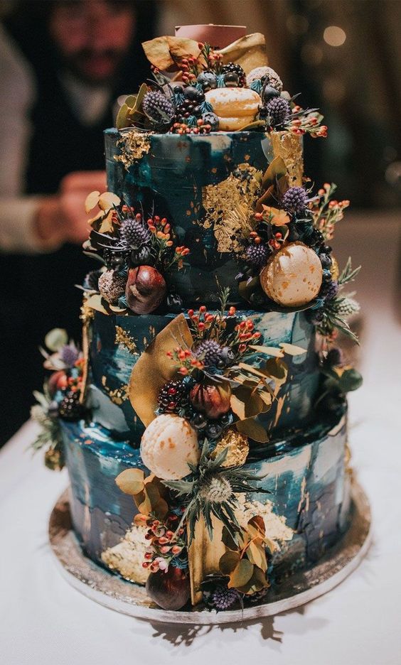 classy dark emerald and gold wedding cake idea