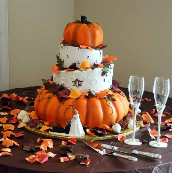 pumpkin cake for fall wedding 