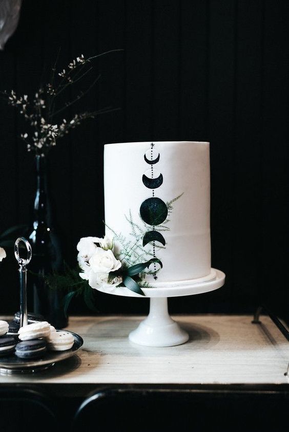lunar wedding cake idea